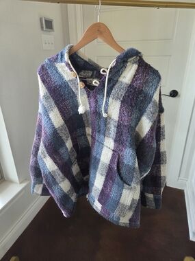100% WOOL Made In Equidor - Plaid Hooded Jacket in Blue, Purple & White